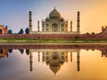 Agra: Taj Mahal Tour & 1 Stunde Yoga Session Agra: Taj Mahal Tour & 1 Stunde Yoga Session