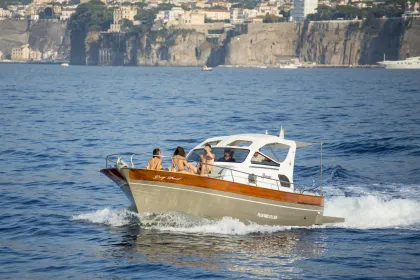 Sorrento: Ganztägige Amalfiküste, Amalfi & Positano Bootstour