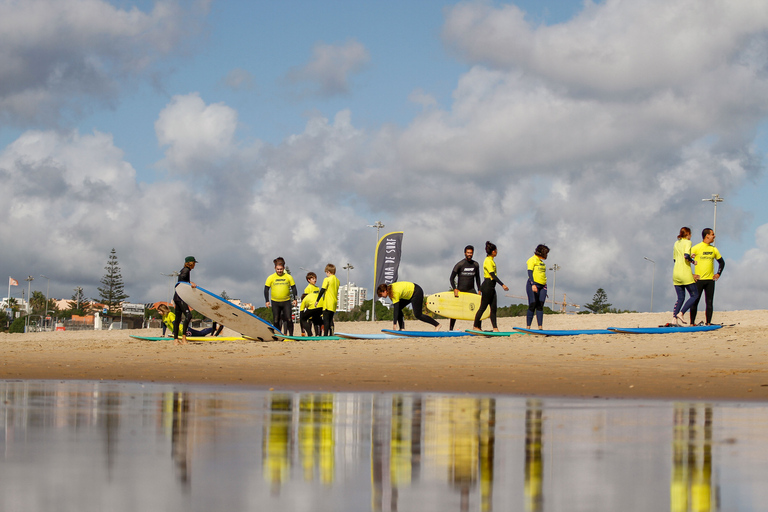 Lissabon: Surfkurs am Strand Praia de Carcavelos