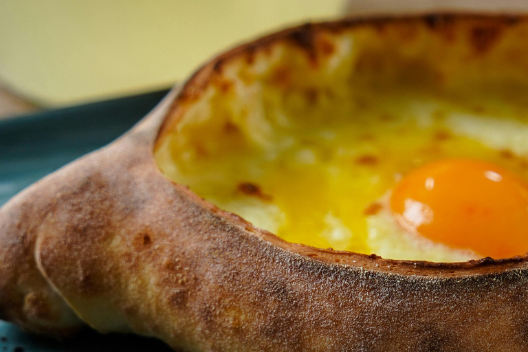 درس خاتشابوري الأجارستاني - تعلم وطهّ واكلدرس طهي جورجيا مع عشاء وعرض رقص