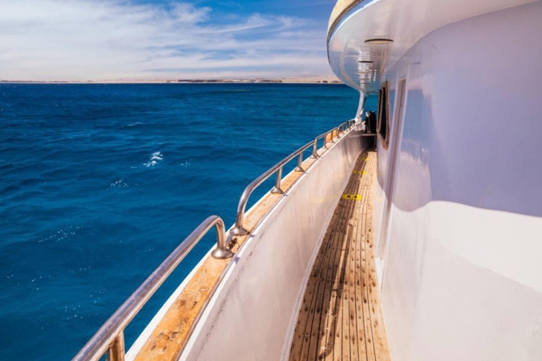 Hurghada : Yacht privé de luxe avec déjeuner et boissons en optionDéjeuner de fruits de mer ou barbecue Yacht privé