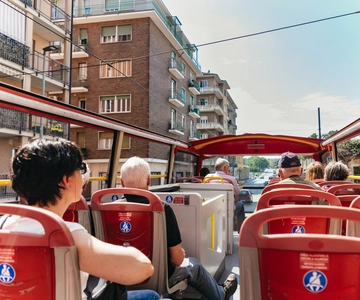 Turim: Tour de ônibus hop-on hop-off com ingresso de 24 ou 48 horas