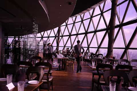 Oriental Pearl Tower: Revolving Restaurant Night Buffet
