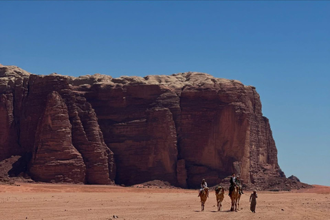 Wadi Rum: 2-Hour Jeep Tour with Local Guide