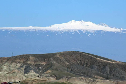 埃里温：安贝尔德堡垒、阿拉加茨山和卡里湖之旅