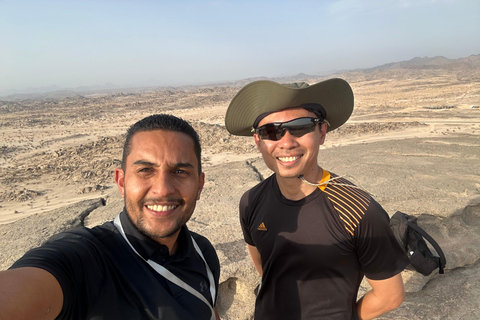 Jeddah: Caminhada na Montanha da Lua e Yoga ao Pôr do Sol