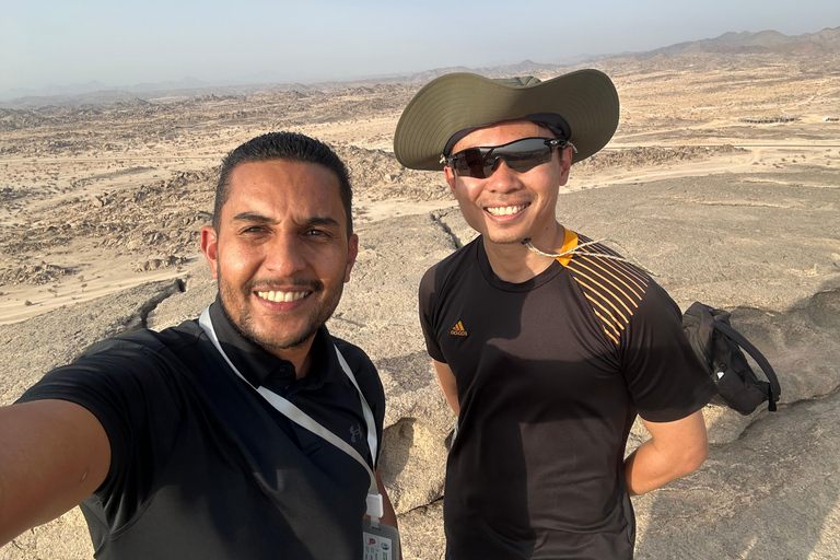 Jeddah: Caminhada na Montanha da Lua e Yoga ao Pôr do Sol