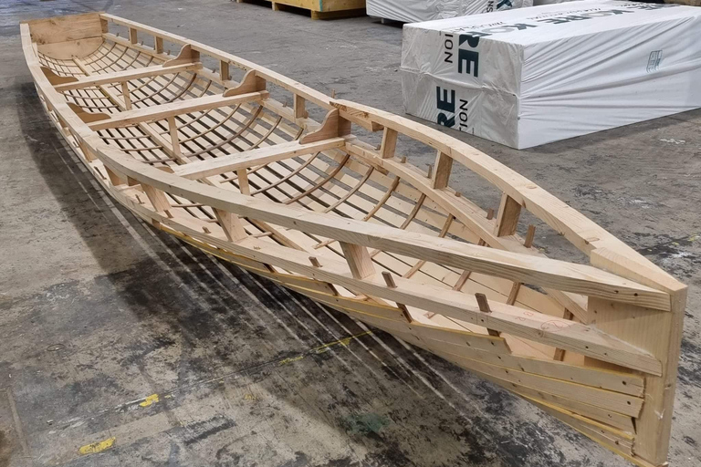 Dublin: River Liffey Currachs Rowing Experience Currach Liffey Tour