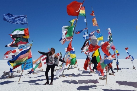 Uyuni: Tagestour zu den Uyuni Salt Flats + Atardecer y Mittagessen