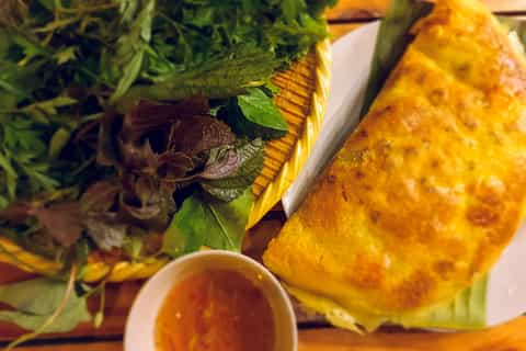Ho Chi Minh City: Street Food and Sightseeing by Motorbike