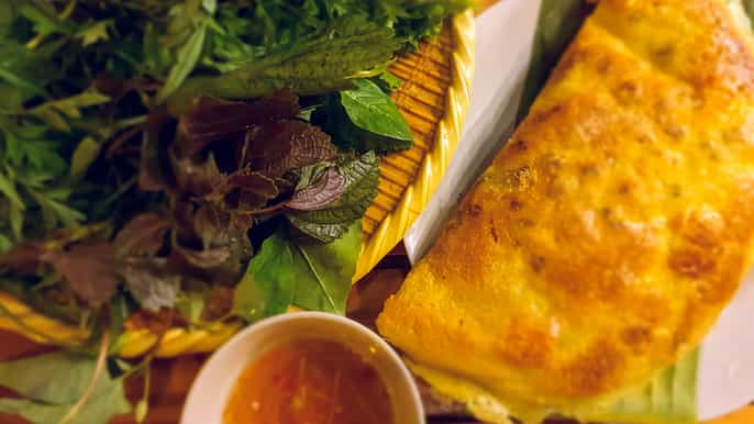 ho chi minh city street food and sightseeing by motorbike
