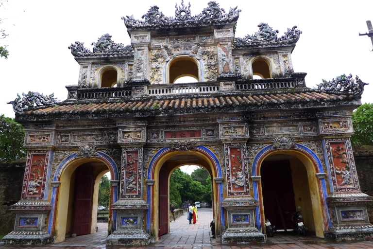 Hue: visita guiada privada a las tumbas reales y la pagoda de Thien Mu