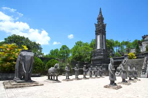 Hue: Royal Tombs and Thien Mu Pagoda Private Guided Tour
