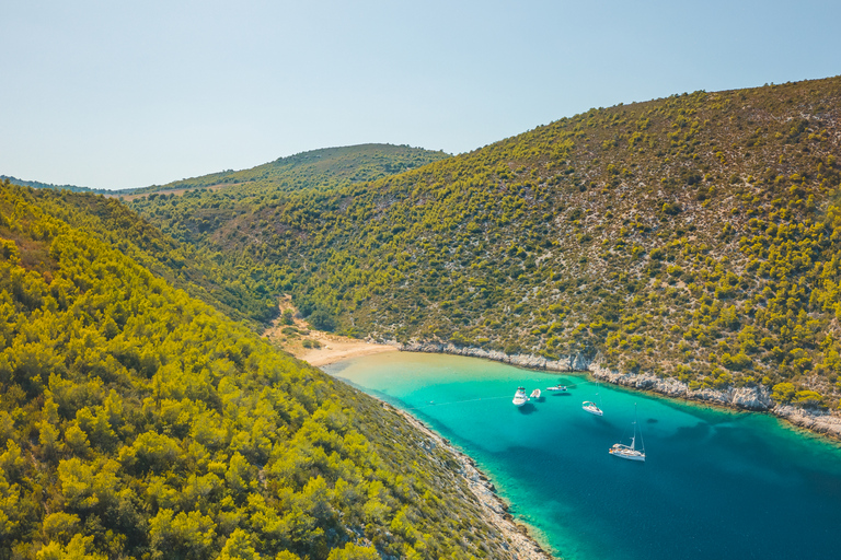 Desde Split y Trogir: Excursión privada de día completo a la cueva azul y Hvar