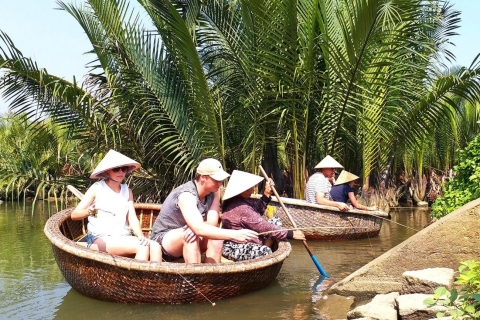 École de cuisine végétalienne à Hoi An avec un chef local et un bateau-panier