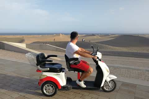 San Agustin: 2-Hour 2-Seater E-Scooter Coastal Tour