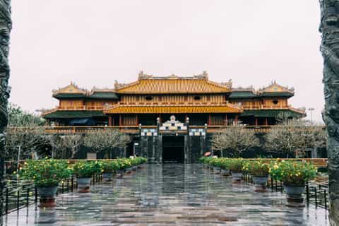 Hue: Imperial City Guided Walking and Pedicab Combo Tour