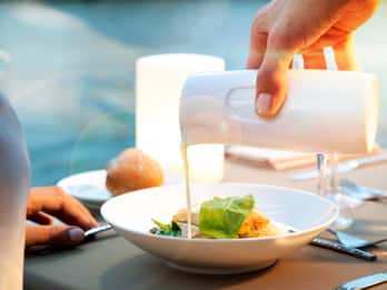 Paris: Mittagessen bei 2-stündiger Bootsfahrt auf der Seine Paris: Mittagessen bei 2-stündiger Bootsfahrt auf der Seine
