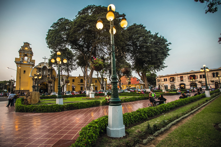 Lima : visite de la ville de Lima moderne et musée Pedro de OsmaVisite moderne privée de Lima et musée Pedro de Osma