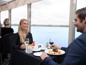 Montréal: Dinner-Kreuzfahrt mit 5 Gängen Montréal: Dinner-Kreuzfahrt mit 5 Gängen
