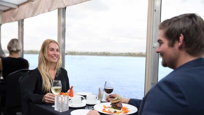 montréal 5course dinner cruise