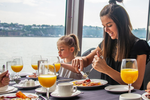 Quebec City: Weihnachtsbrunch-Kreuzfahrt