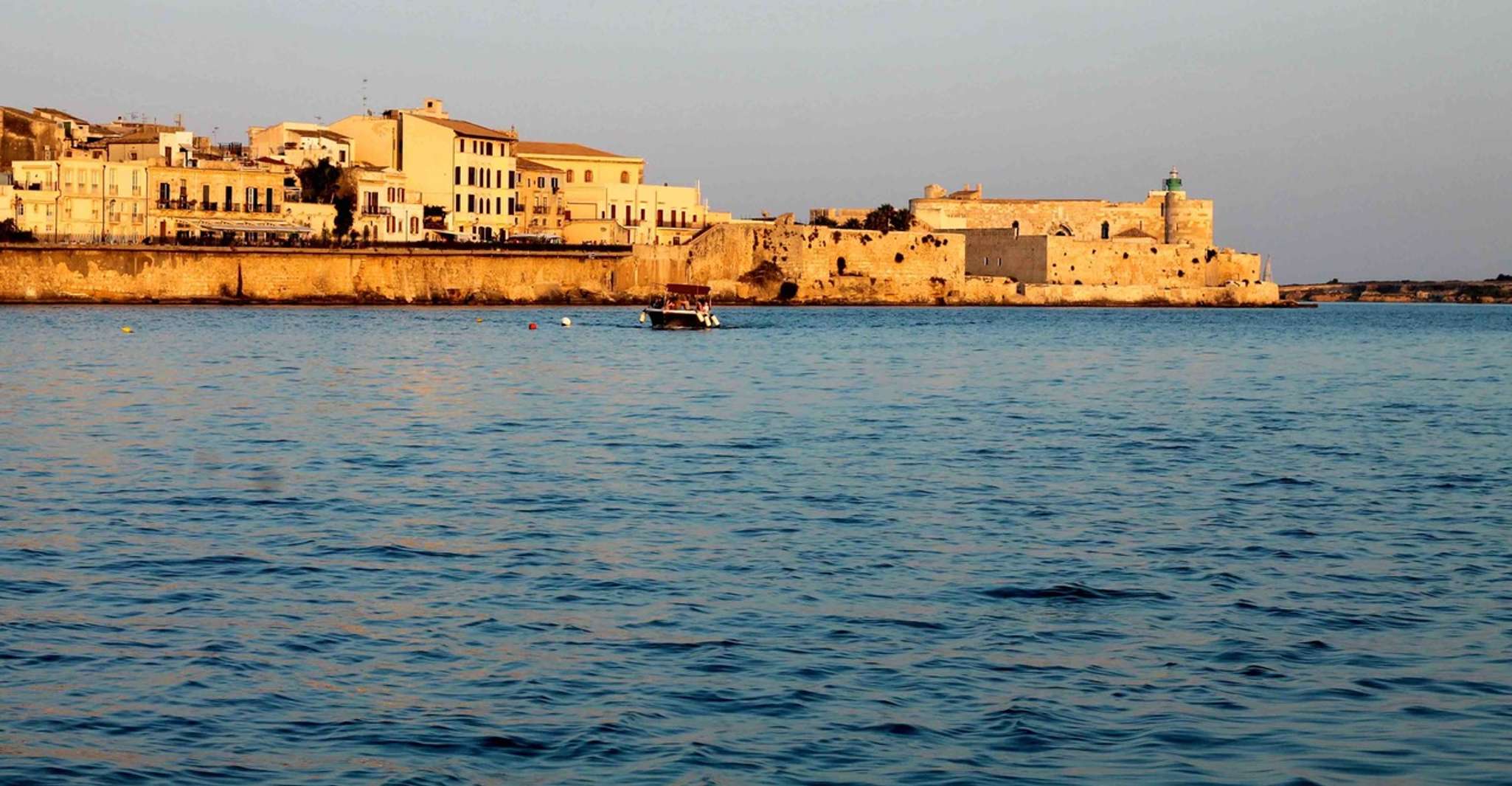 Siracusa, Ortygia Island Boat Tour with Grotto Visit - Hizvo
