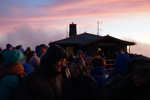 Maui: Wycieczka do Parku Narodowego Haleakalā o zachodzie słońcaMaui: Wycieczka do Parku Narodowego Haleakalā o zachodzie słońca – bez kolacji