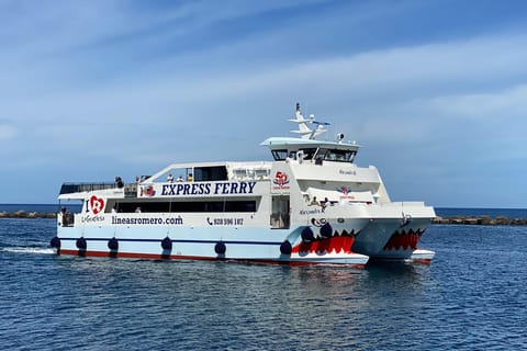 Lanzarote: Traghetto di ritorno a La Graciosa con servizio di prelievo in autobus