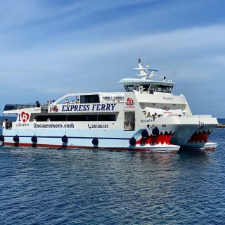 Lanzarote: Return Ferry to La Graciosa with Bus Pickup