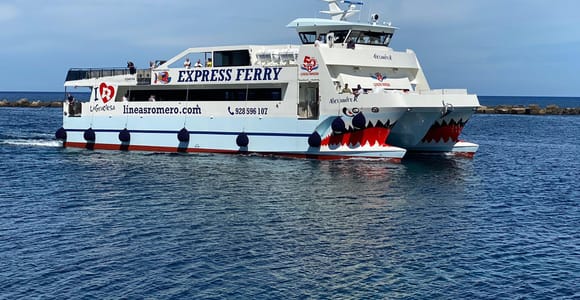 Lanzarote: Return Ferry to La Graciosa with Bus Pickup