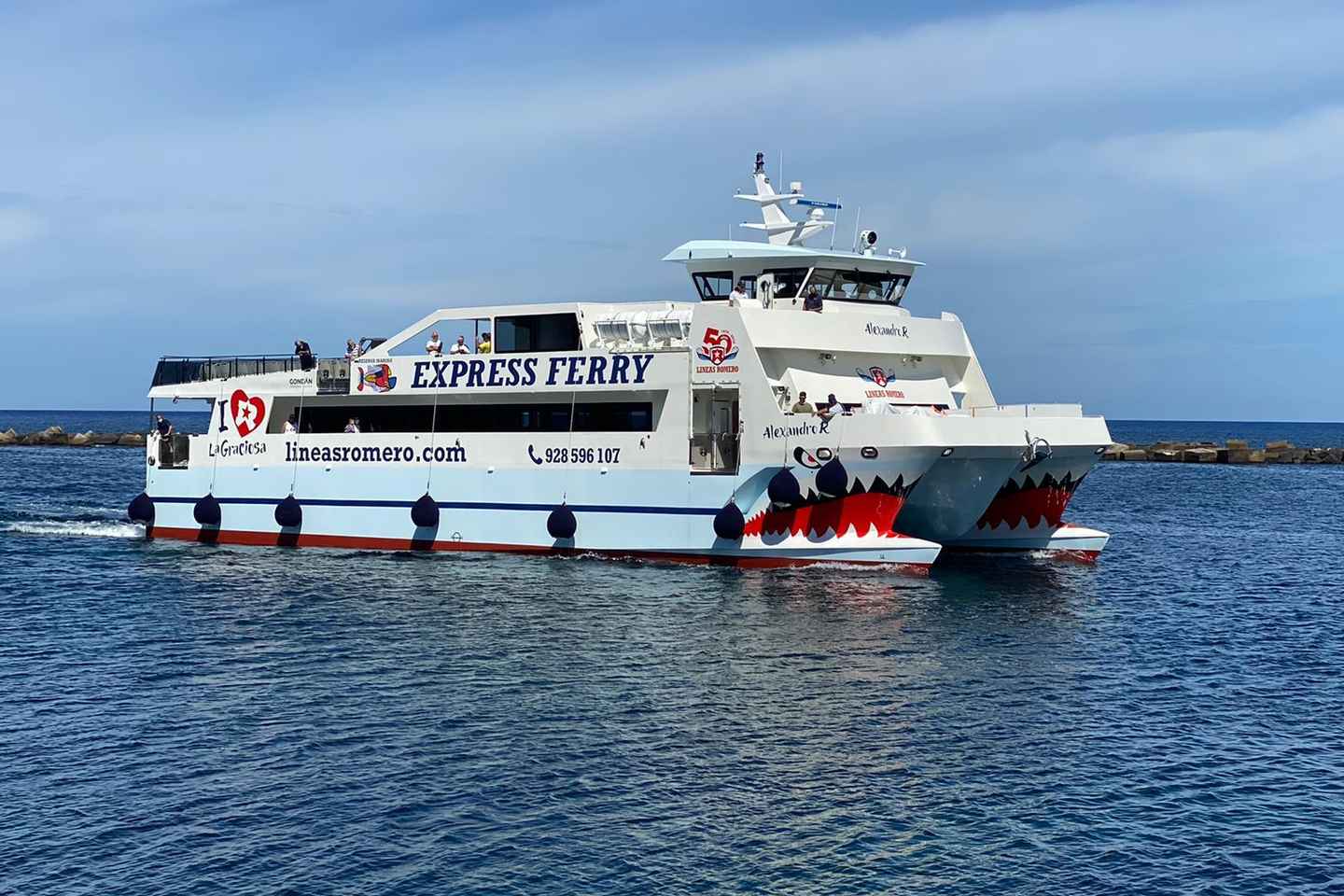 Lanzarote: Ferry de Regreso a La Graciosa con Recogida en Autobús