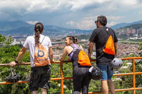 Medellín: City Tour by Electric Bike with Fruit & Coffee