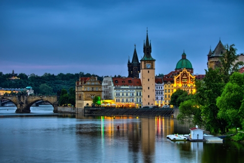 Panoramablick auf Prag: AbendrundgangTour auf Russisch mit Tickets für den Alten Brückenturm