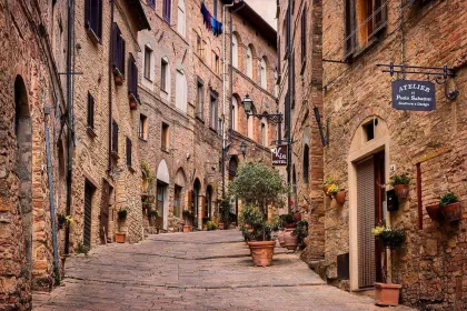 Von Florenz aus: PRIVATE Tour durch San Gimignano und Volterra
