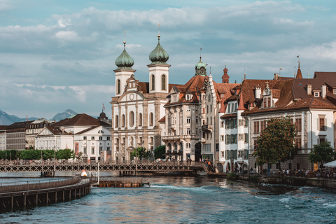 Lucerne: Guided Walking Tour with an Official GuideTour in English