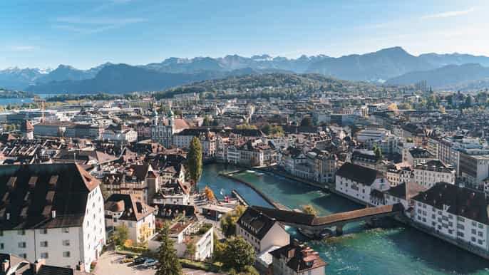 lucerne 2hour walking tour to chapel bridge and old town