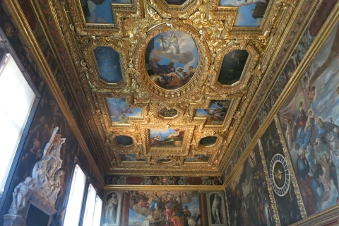 Venice: Gondola Ride & Doge's Palace Guided Tour Tour in English