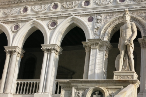 Venecia: Paseo en góndola y visita guiada al Palacio DucalVisita en inglés