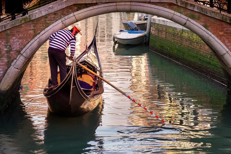 Venetië: gondelrit en rondleiding door het DogenpaleisRondleiding in het Engels