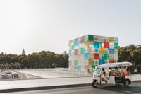 Málaga, Tour por la ciudad en el privado Eco Tuk Tuk - Hizvo
