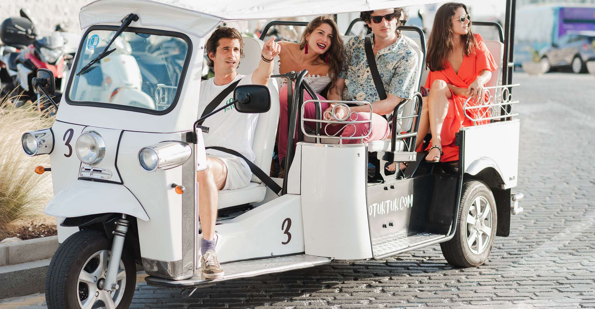 Malaga, Stadtrundfahrt von Private Eco Tuk Tuk - Hizvo