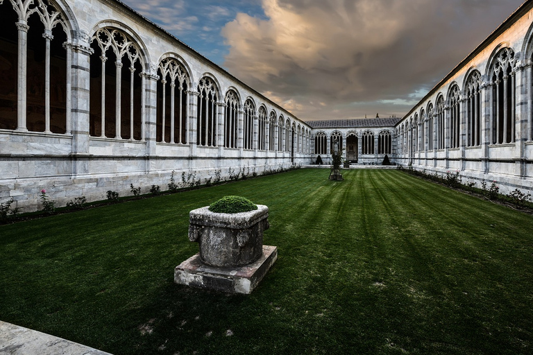 Desde Florencia: visita guiada PRIVADA de día completo a Pisa y LuccaTour guiado de Pisa