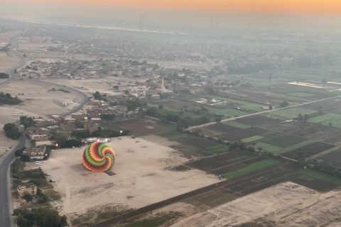 Louxor: montgolfière au-dessus de la vallée des rois