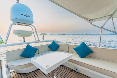 Dubai Yacht Tour - båttur upp till 12 gäster Privat tur3 timmars sightseeing - Dubai Luxury Yacht Experience