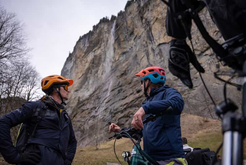 Intermediate E-Bike Tour to the Lauterbrunnen Waterfalls