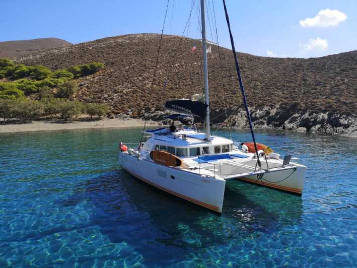 Paros: Catamaran Cruise with Swimming, Meal and Drinks