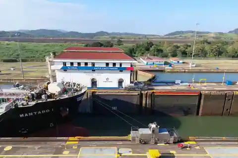Esclusas de Ciudad de Panamá y Miraflores