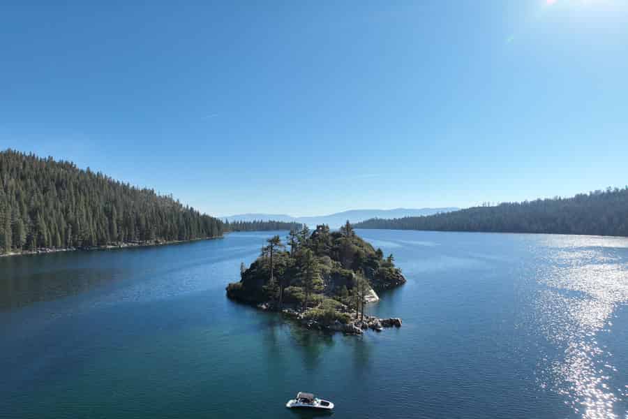 Lake Tahoe: Privater Wakesurf-Bootscharter. Foto: GetYourGuide Lake Tahoe: Privater Wakesurf-Bootscharter. Foto: GetYourGuide