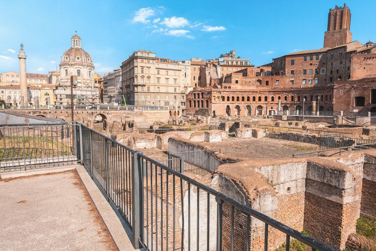 Rom: Colosseum Colosseum, Palatinkullen, Forum Romanum UpplevelseColosseum med standardtillträde och audioguide